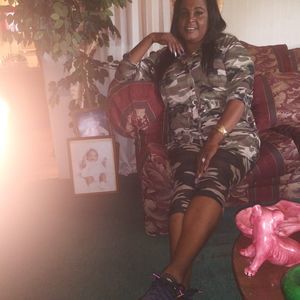 Meet your Posher, Junie